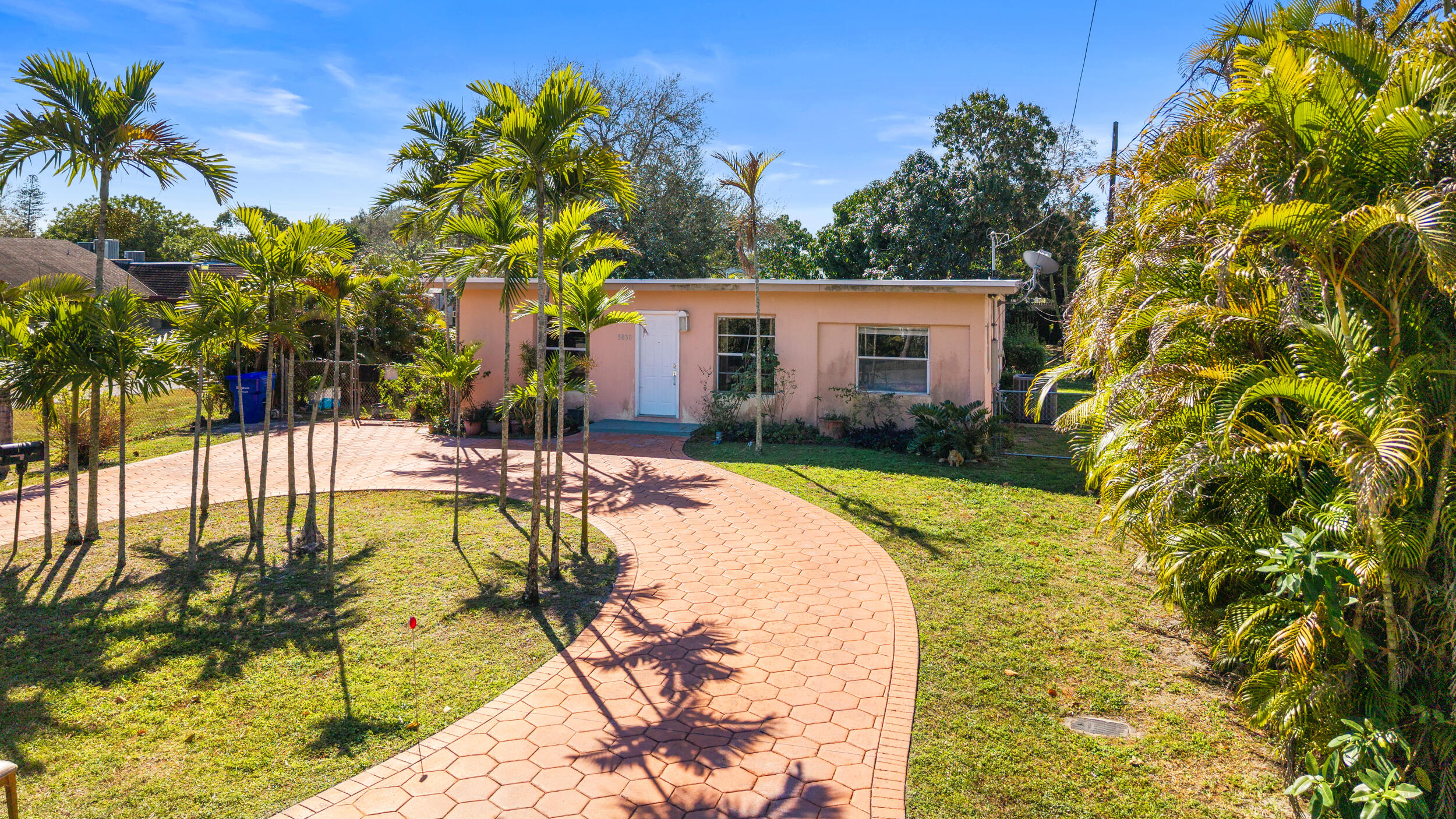 HOLLYWOOD ACRES - Residential