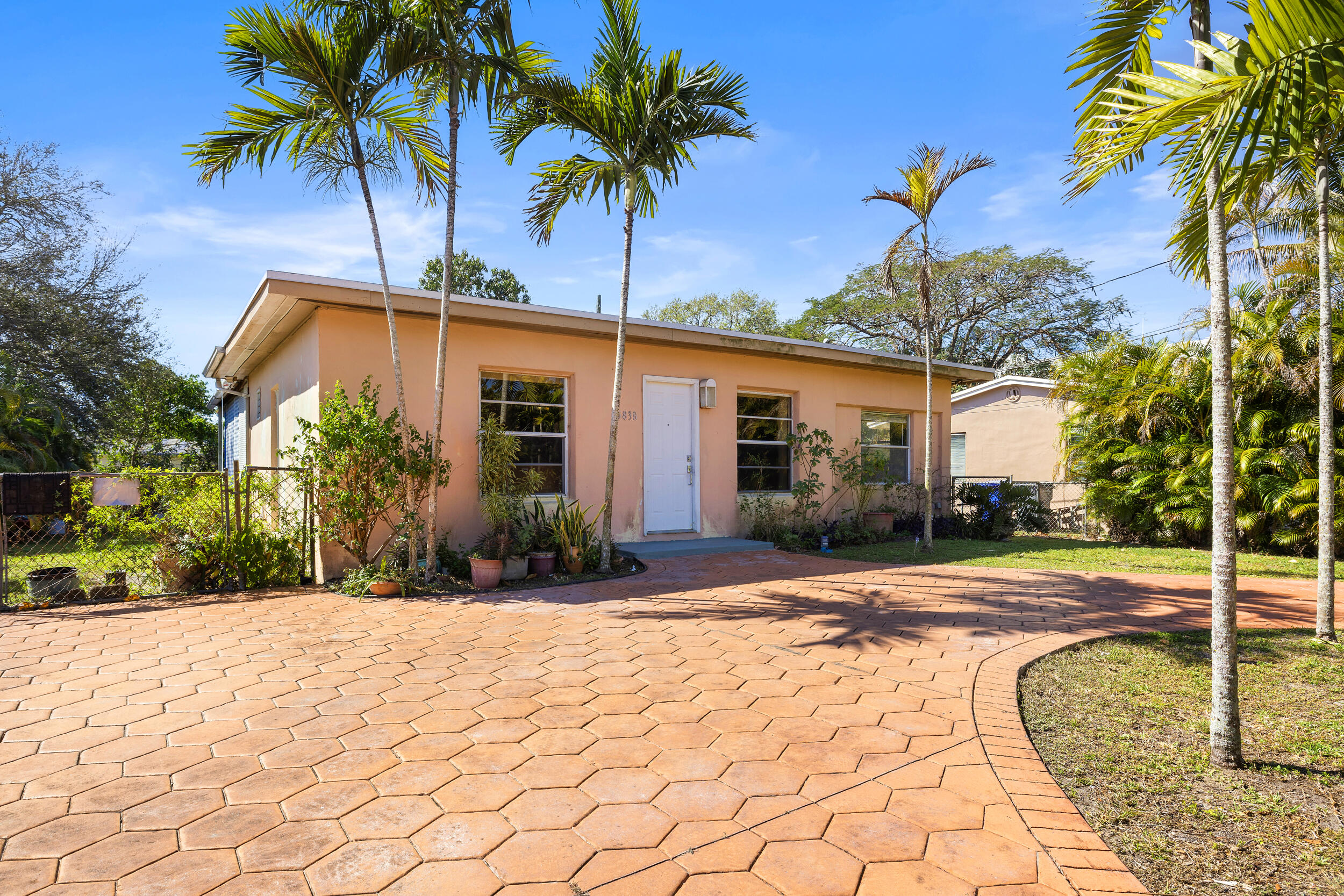 HOLLYWOOD ACRES - Residential