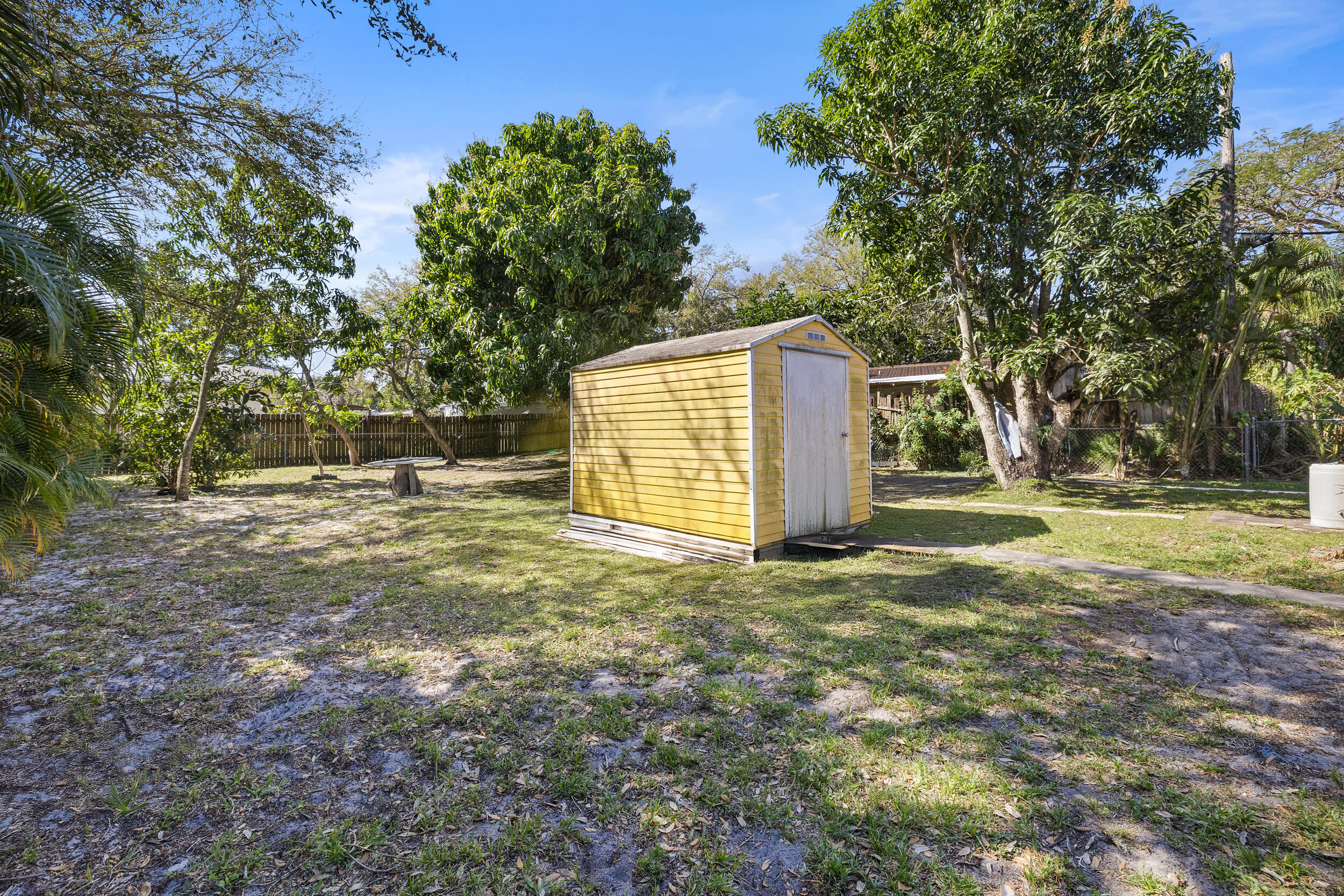 HOLLYWOOD ACRES - Residential