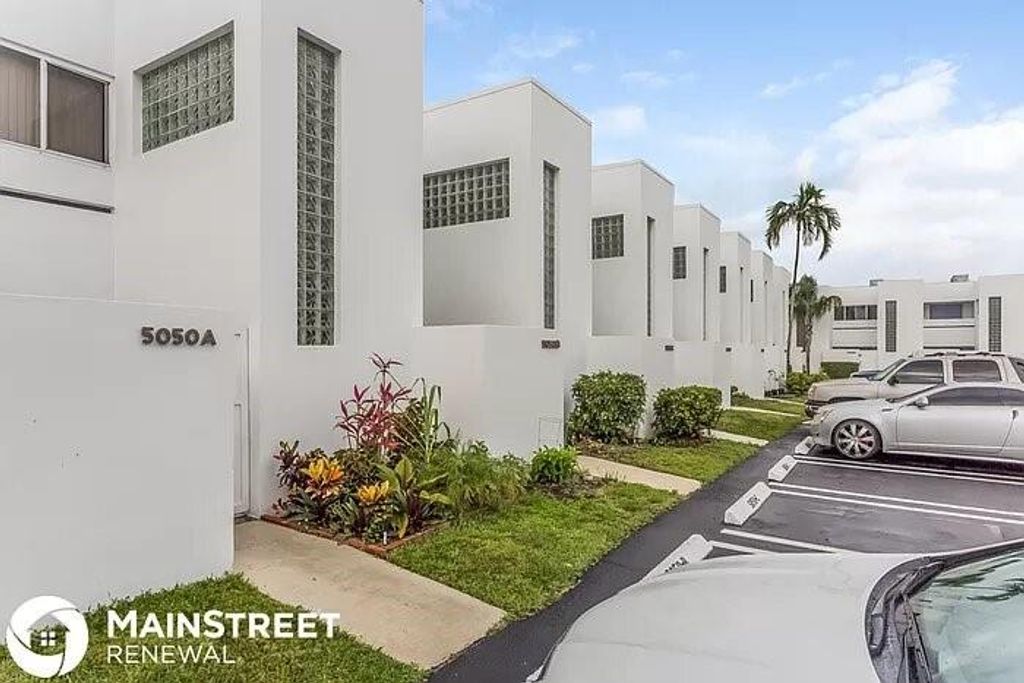 Photo of 5050 Elmhurst Rd #E, West Palm Beach, FL 33417 (MLS # F10321628)
