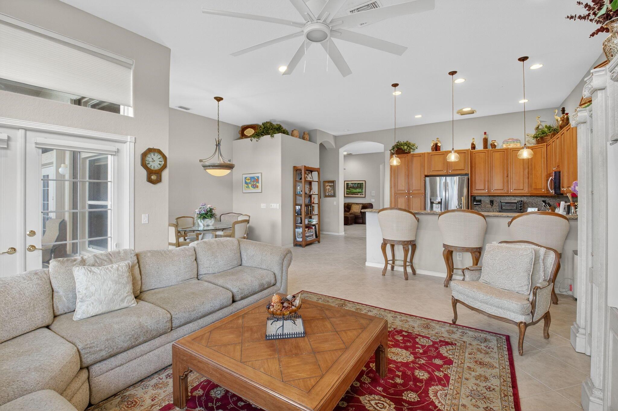 VALENCIA FALLS - Residential