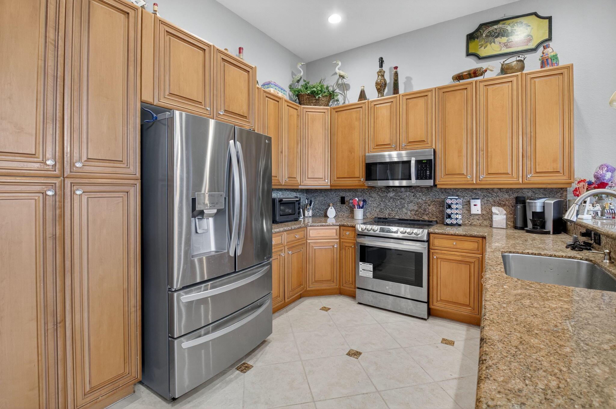 VALENCIA FALLS - Residential