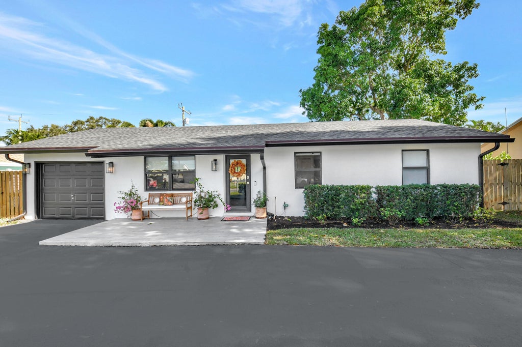 Photo of 659 Lindell Boulevard, Delray Beach, FL 33444 (MLS # R11046740)