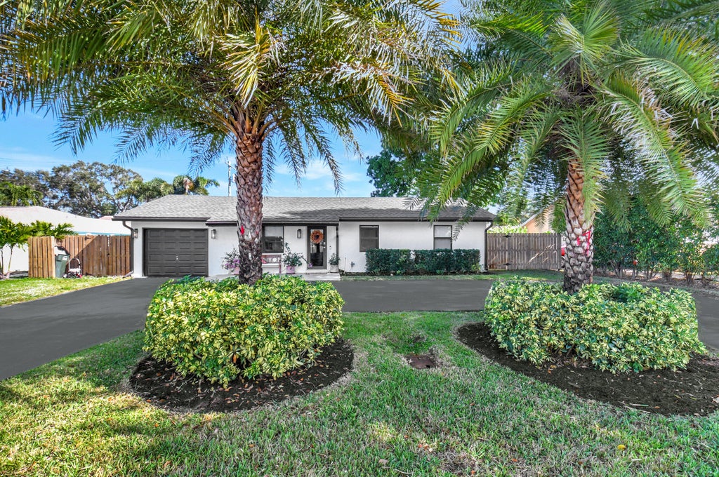 Photo of 659 Lindell Boulevard, Delray Beach, FL 33444 (MLS # R11046740)