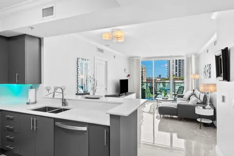 350 SE 2nd St Unit 1160, Fort Lauderdale, FL 33301 - MLS#: F10493777