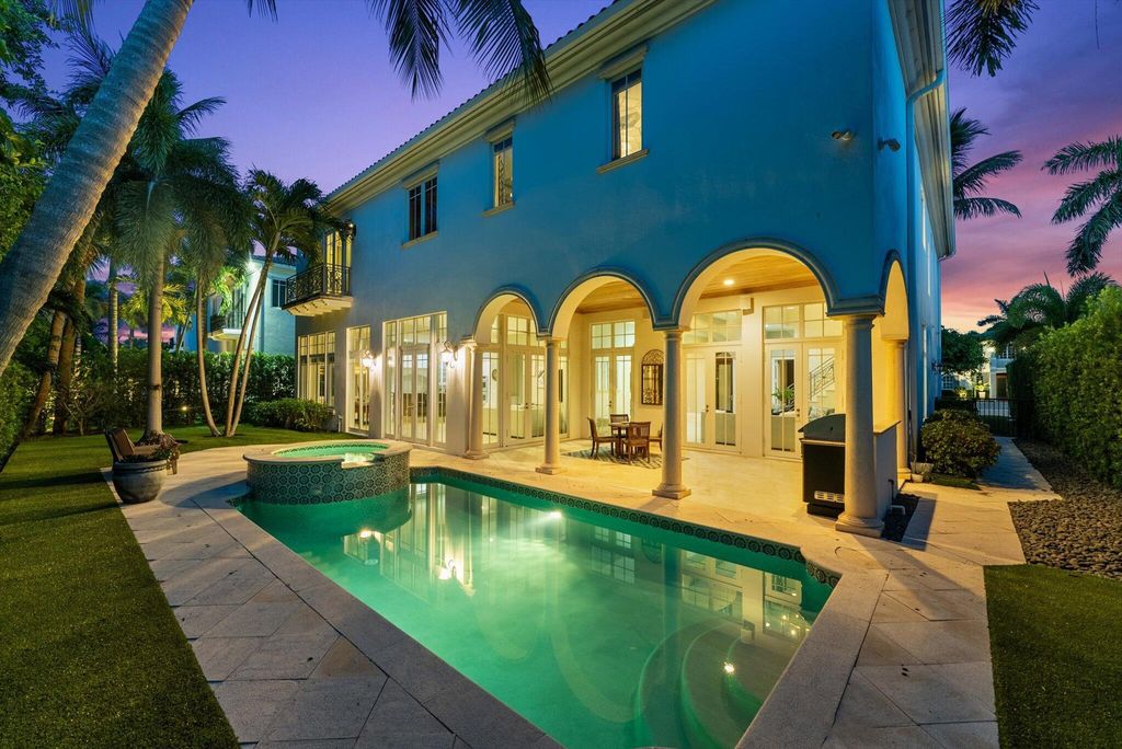 Photo of 475 NE 4th Street, Boca Raton, FL 33432 (MLS # R11113692)