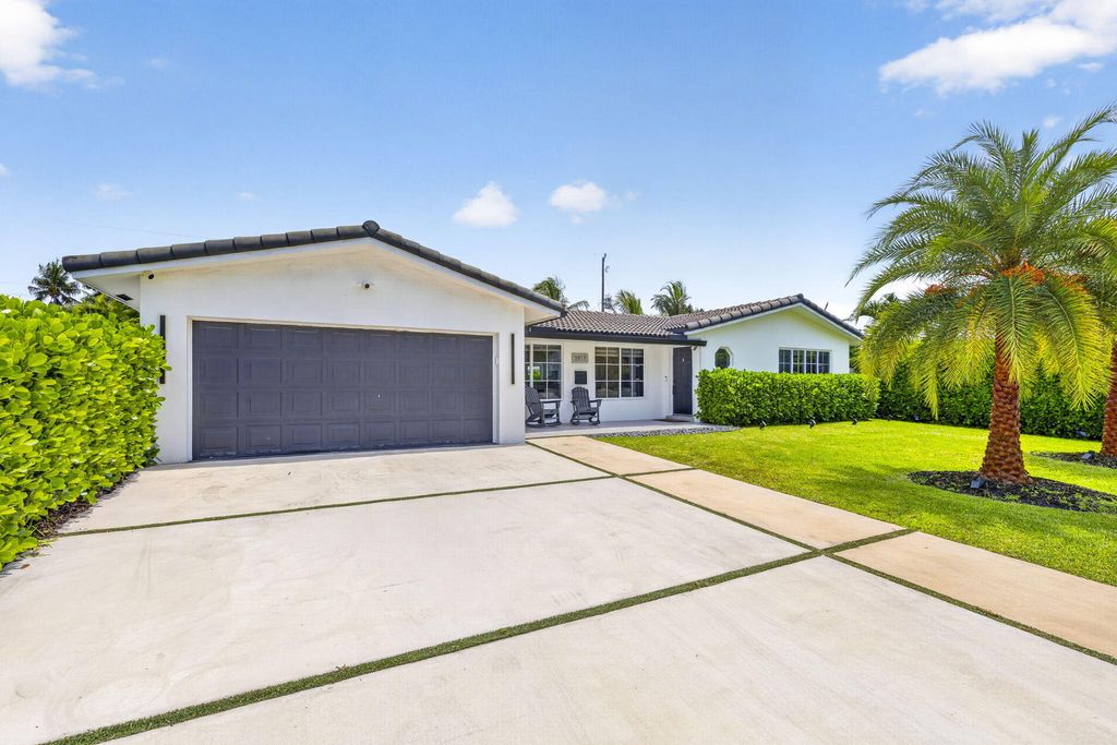 Photo of 2917 NE 35th Court, Lighthouse Point, FL 33064 (MLS # B26046241)