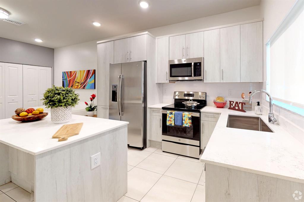 PALM BEACH FARMS CO 7 - Residential Lease