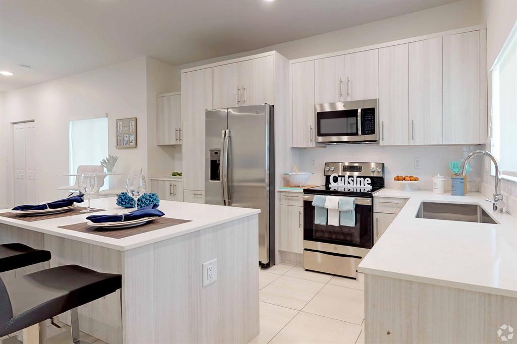 PALM BEACH FARMS CO 7 - Residential Lease