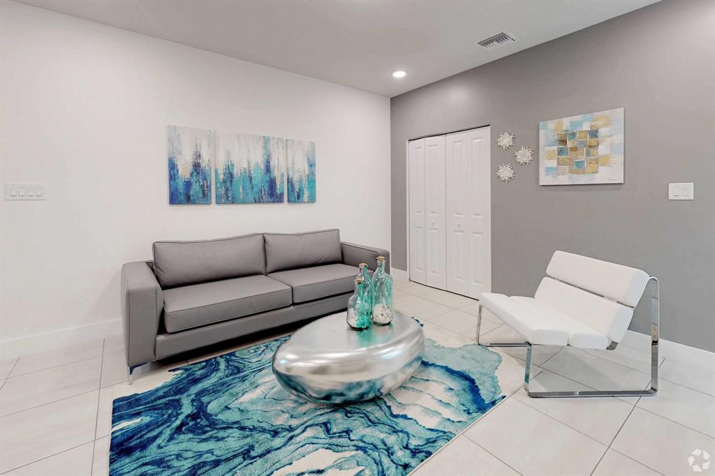 PALM BEACH FARMS CO 7 - Residential Lease