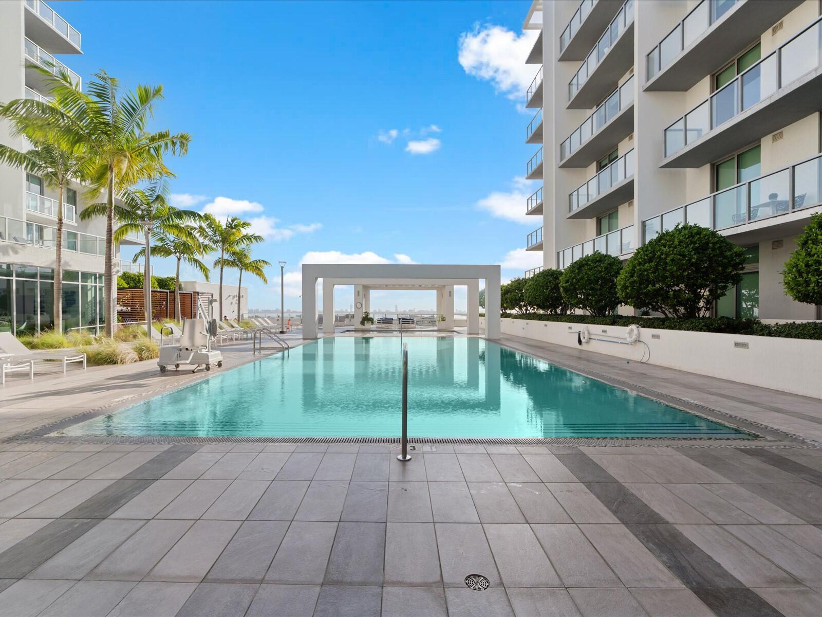 QUADRO CONDO - Residential