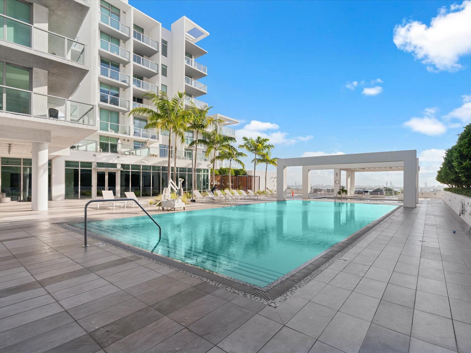 QUADRO CONDO - Residential