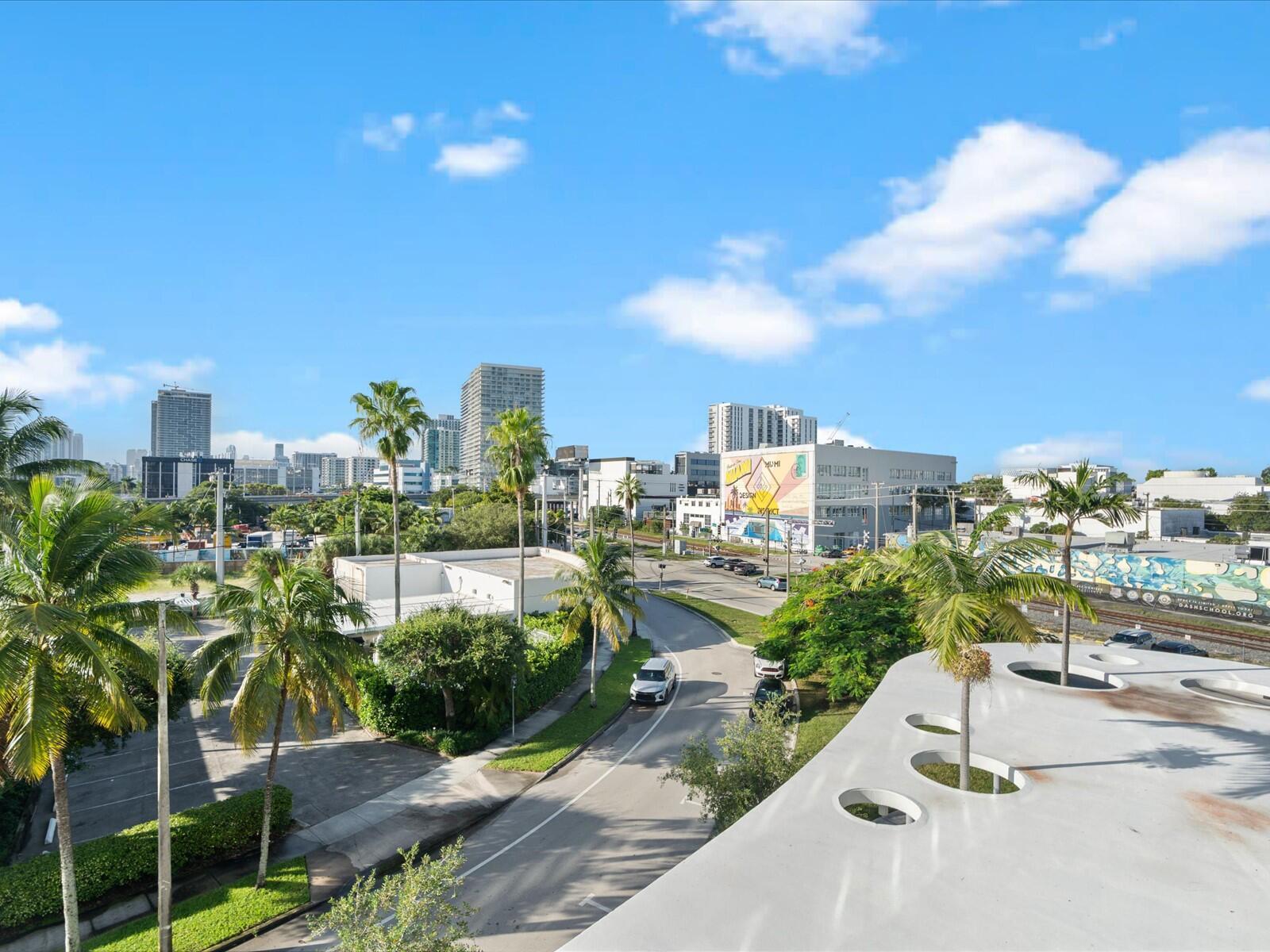 QUADRO CONDO - Residential