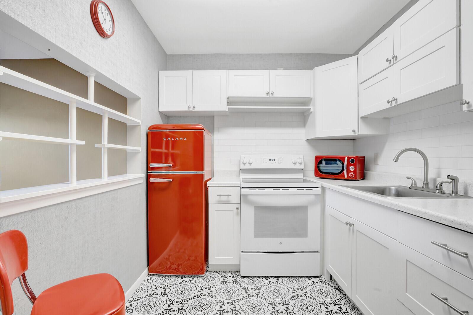 MURRY HILLS APT BLDG CONDO - Residential