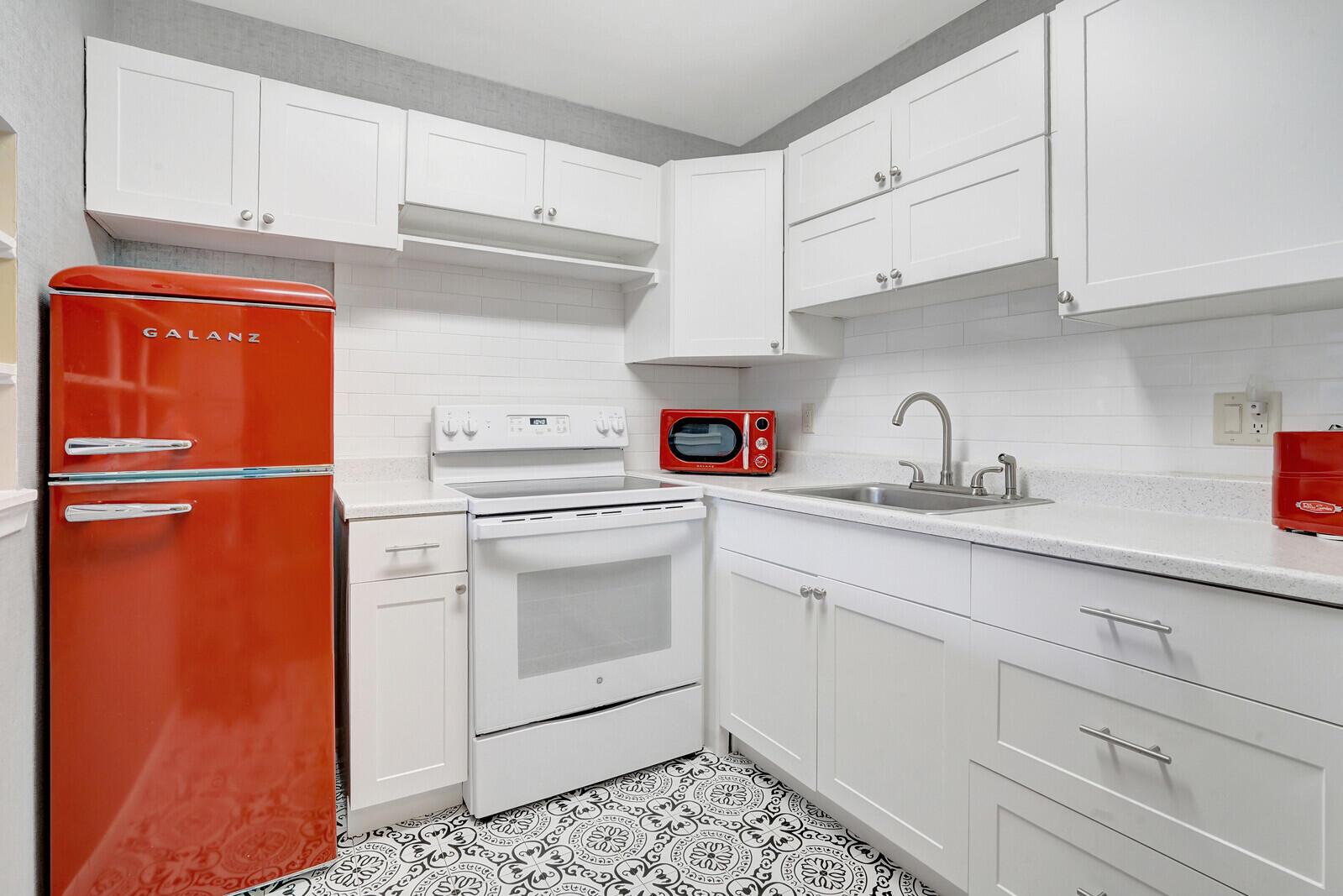 MURRY HILLS APT BLDG CONDO - Residential