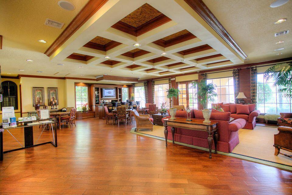YACHT CLUB - Residential