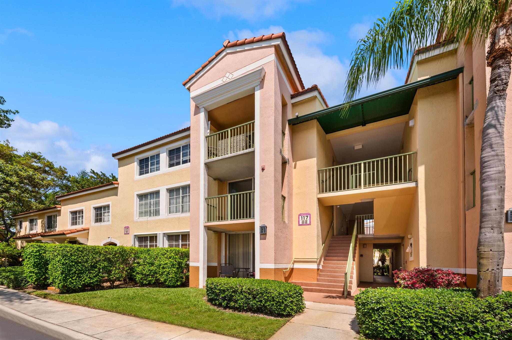 YACHT CLUB - Residential