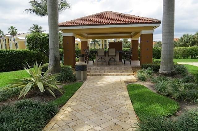 YACHT CLUB - Residential