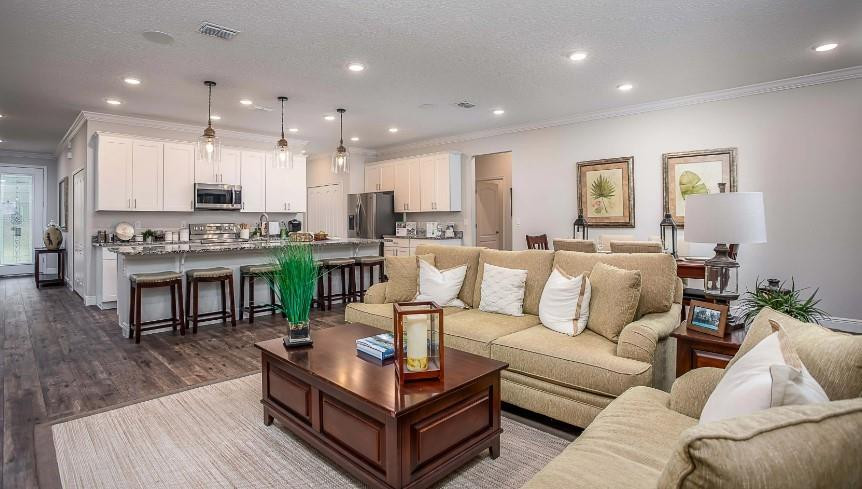 VERO LAKE ESTATES UNIT R - Residential