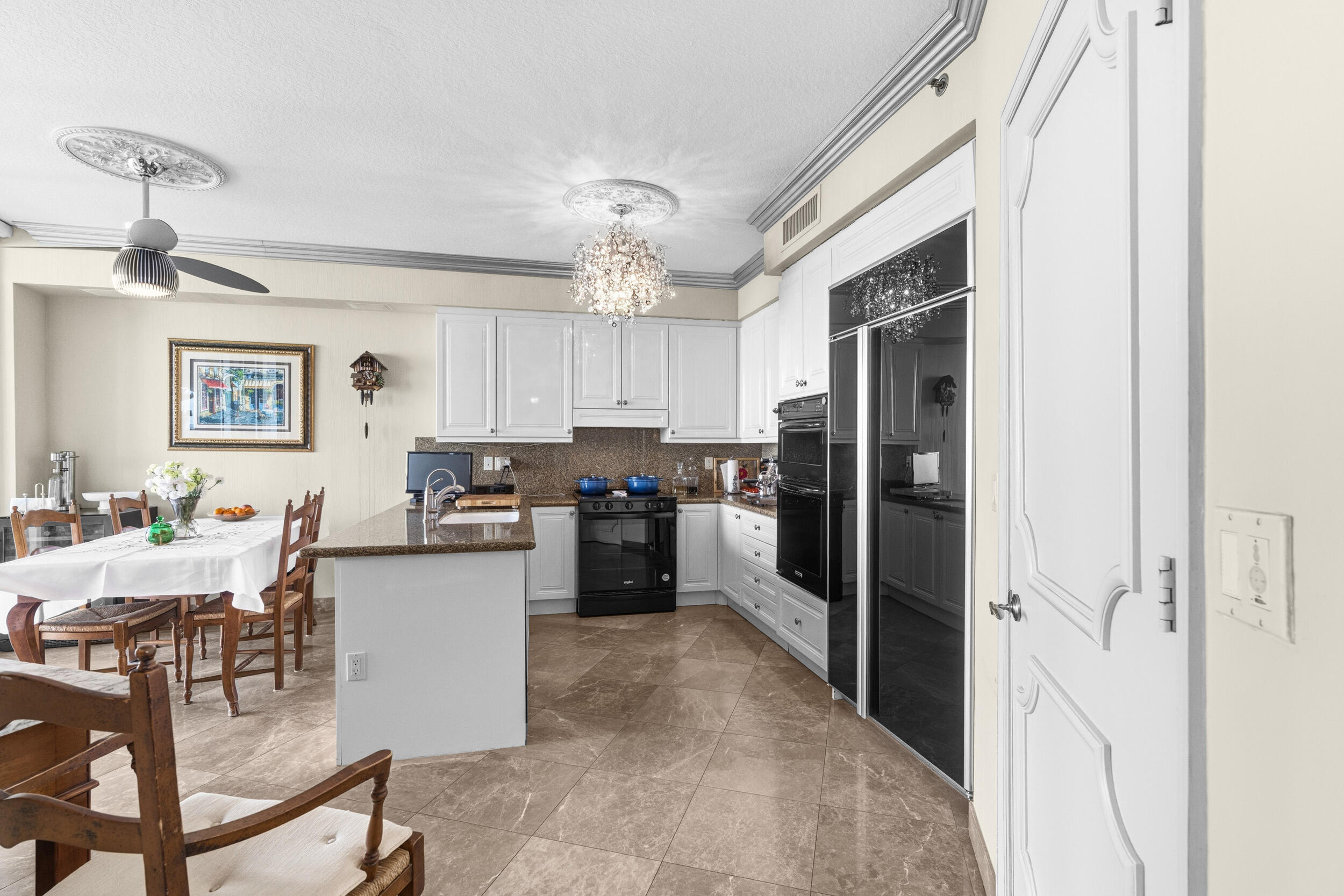 TOSCANA SOUTH TOWER III - Residential