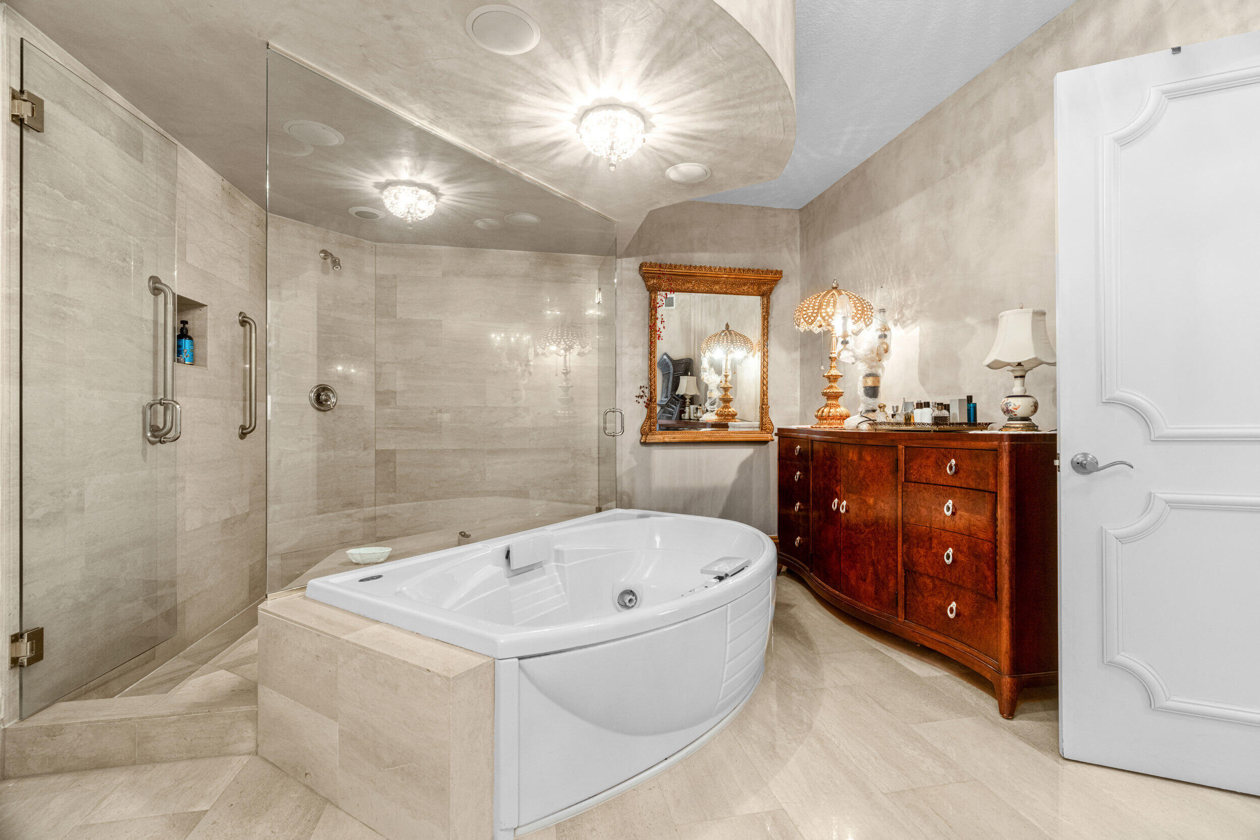 TOSCANA SOUTH TOWER III - Residential