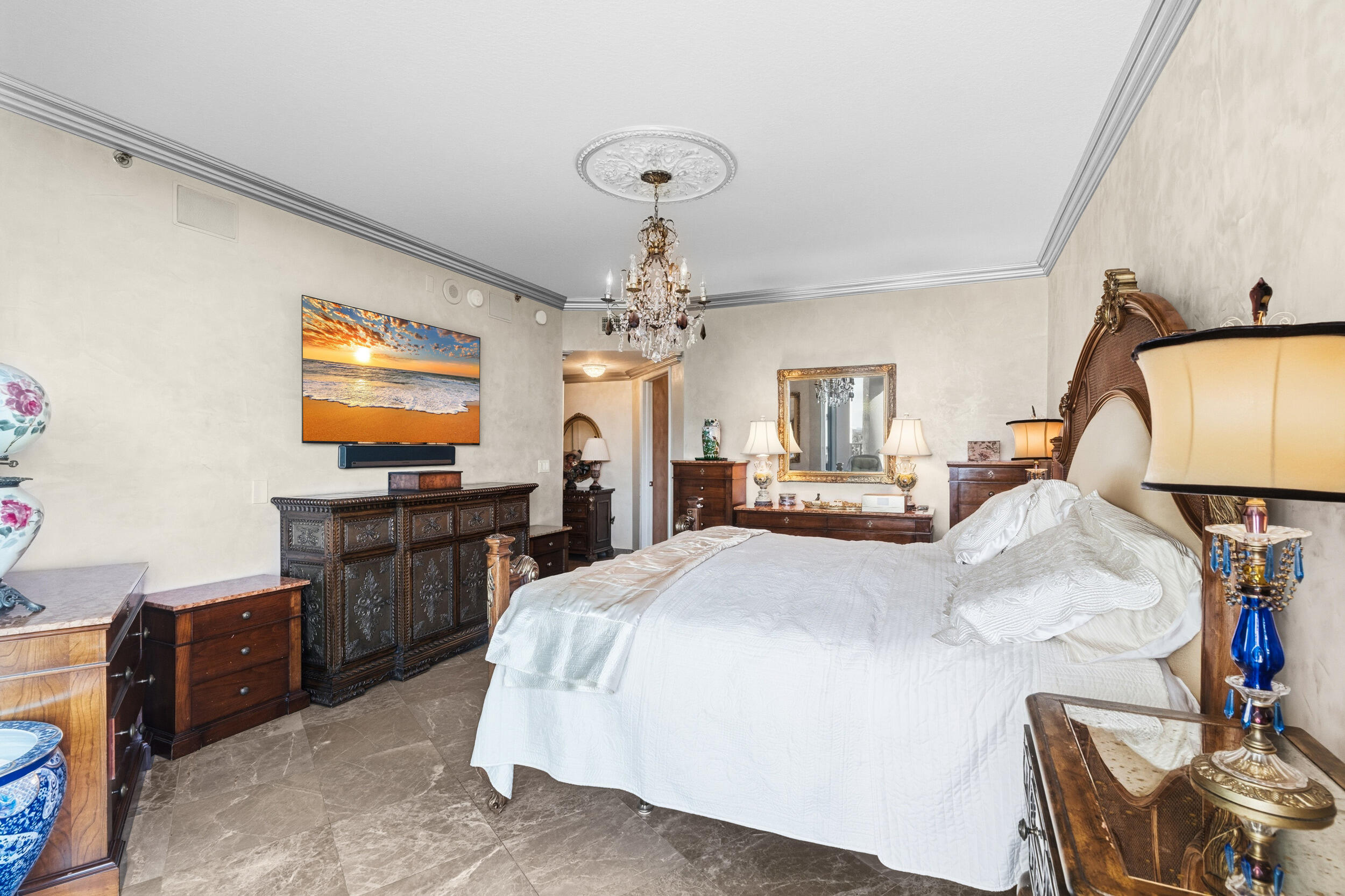 TOSCANA SOUTH TOWER III - Residential