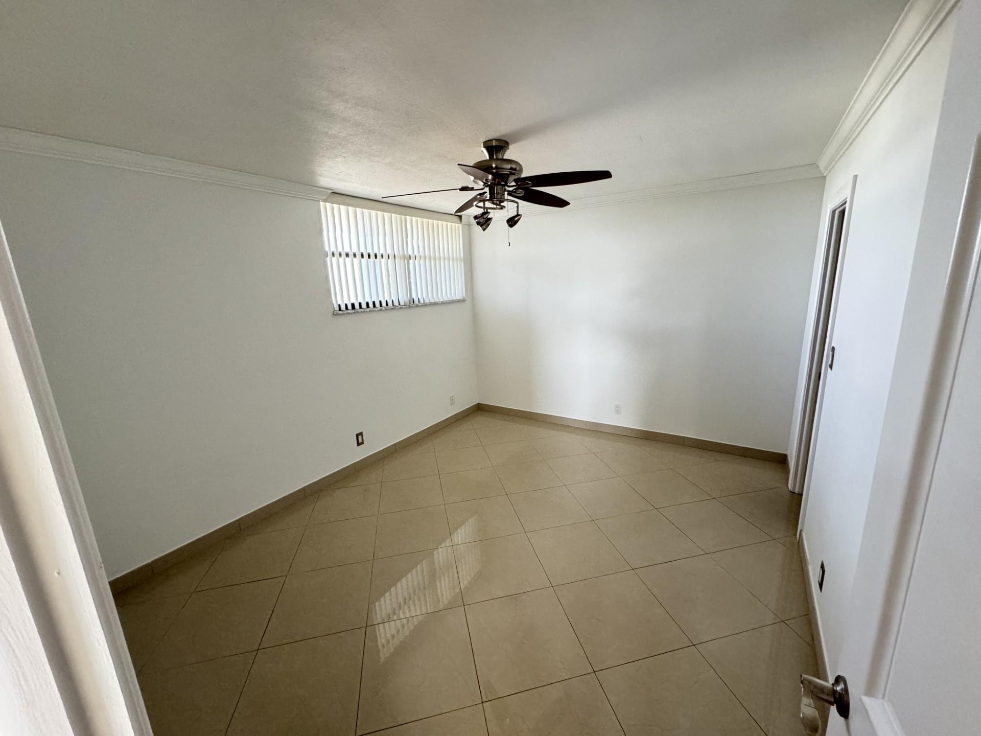 4800 Bayview Dr 406