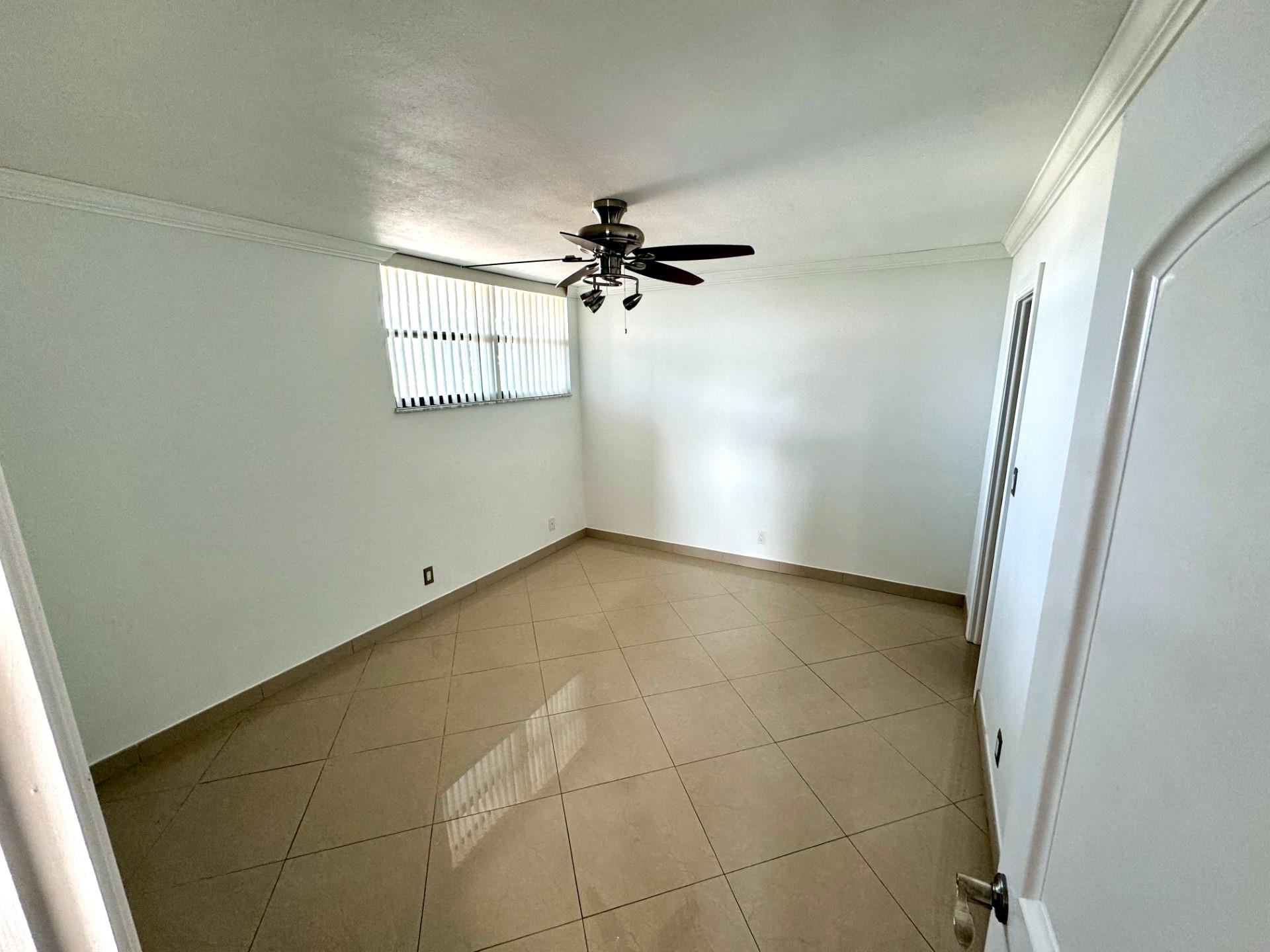 4800 Bayview Dr 406