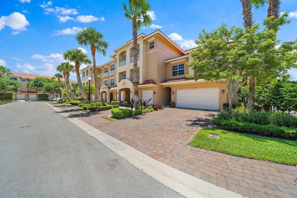 Photo of 4813 Sawgrass Breeze Drive Dr, Palm Beach Gardens, FL 33418 (MLS # R10723635)