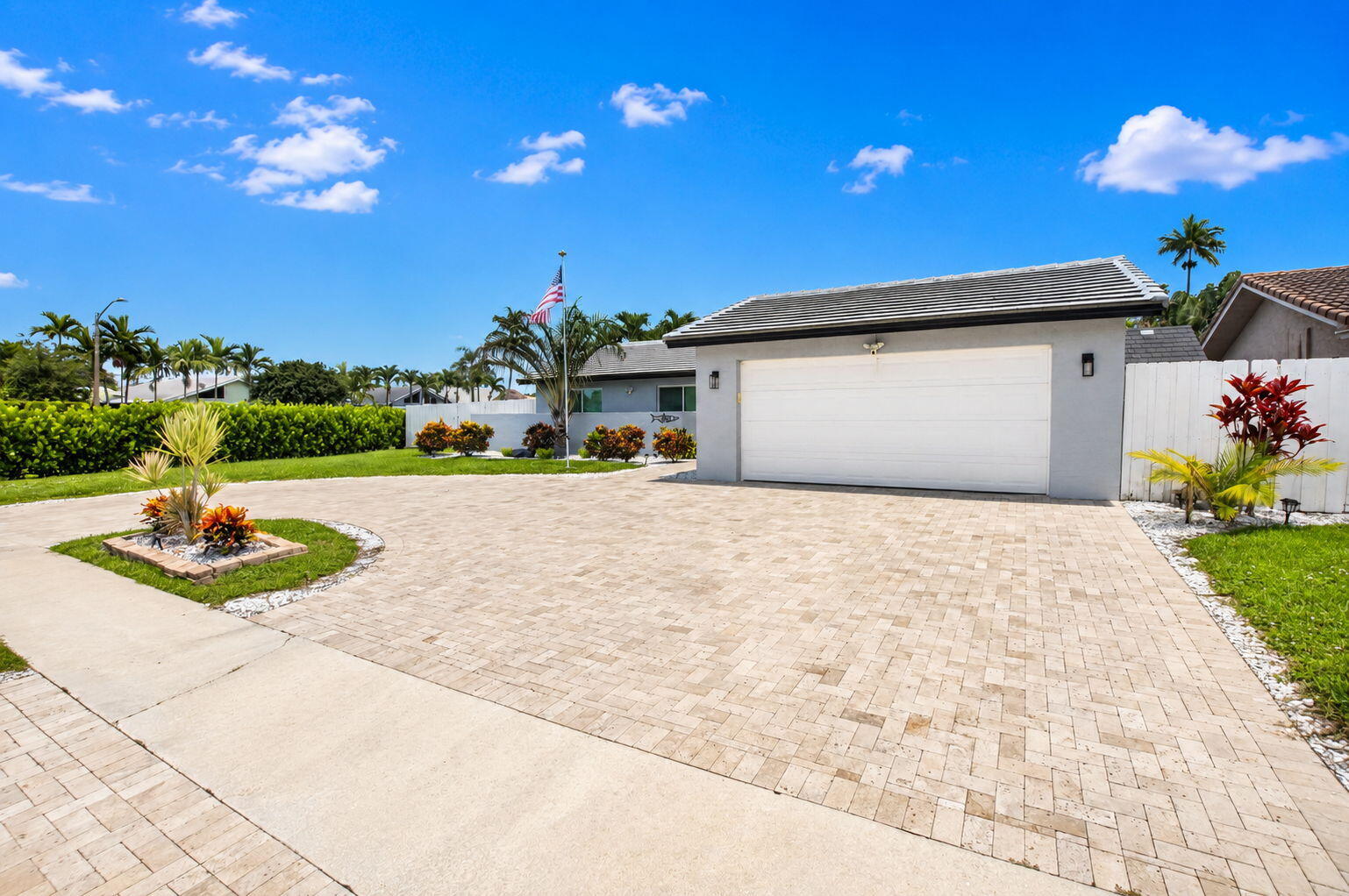 6521 Woodbury Road