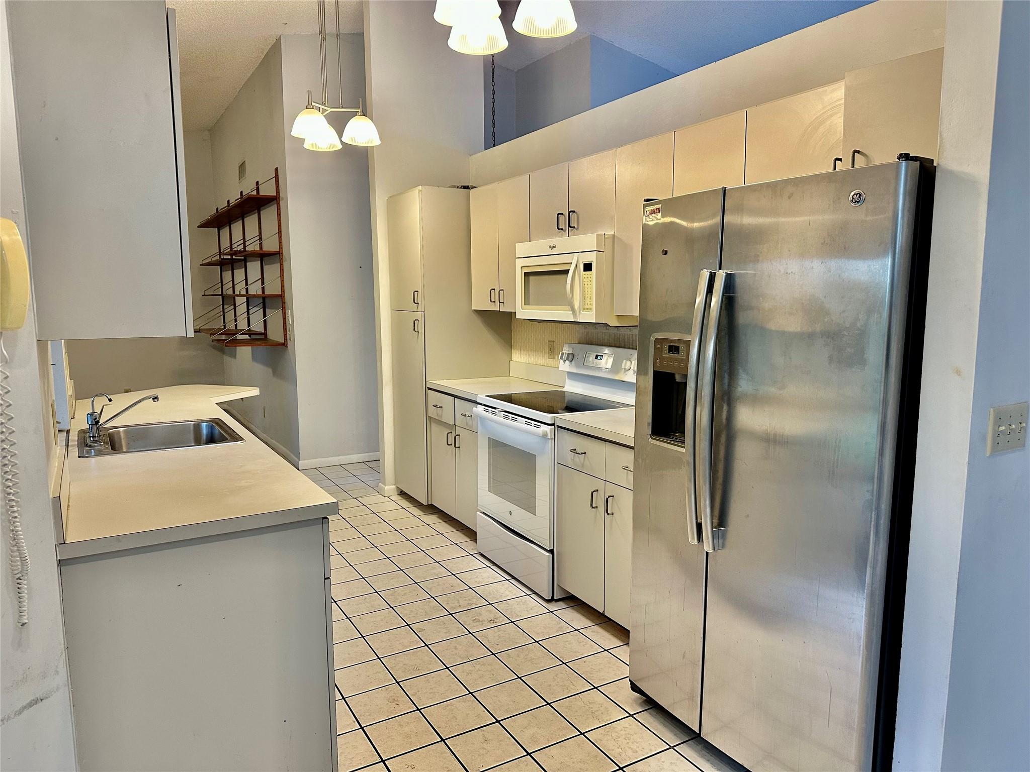 Lakes of Sherbrooke Ph 04 - Residential