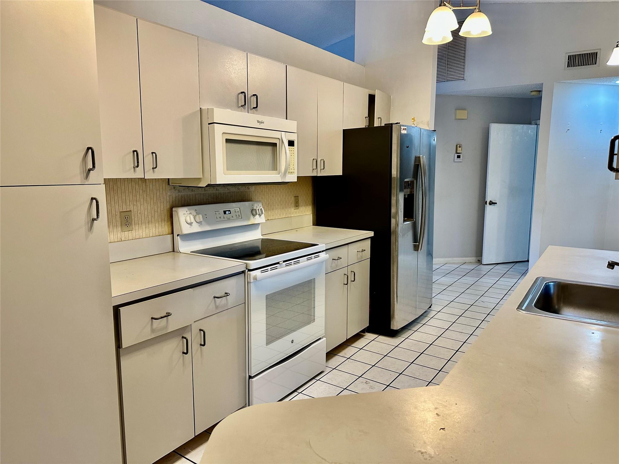 Lakes of Sherbrooke Ph 04 - Residential