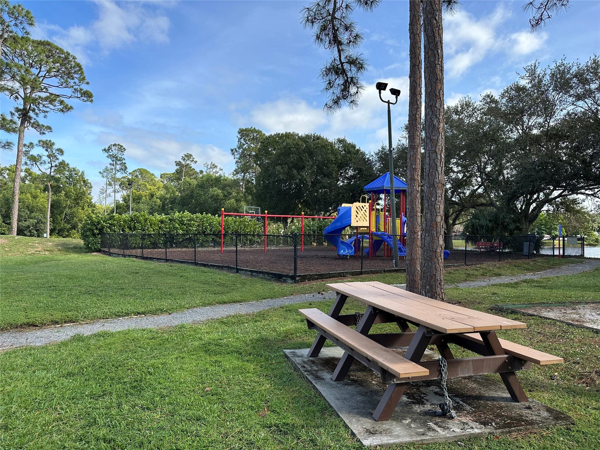 Lakes of Sherbrooke Ph 04 - Residential