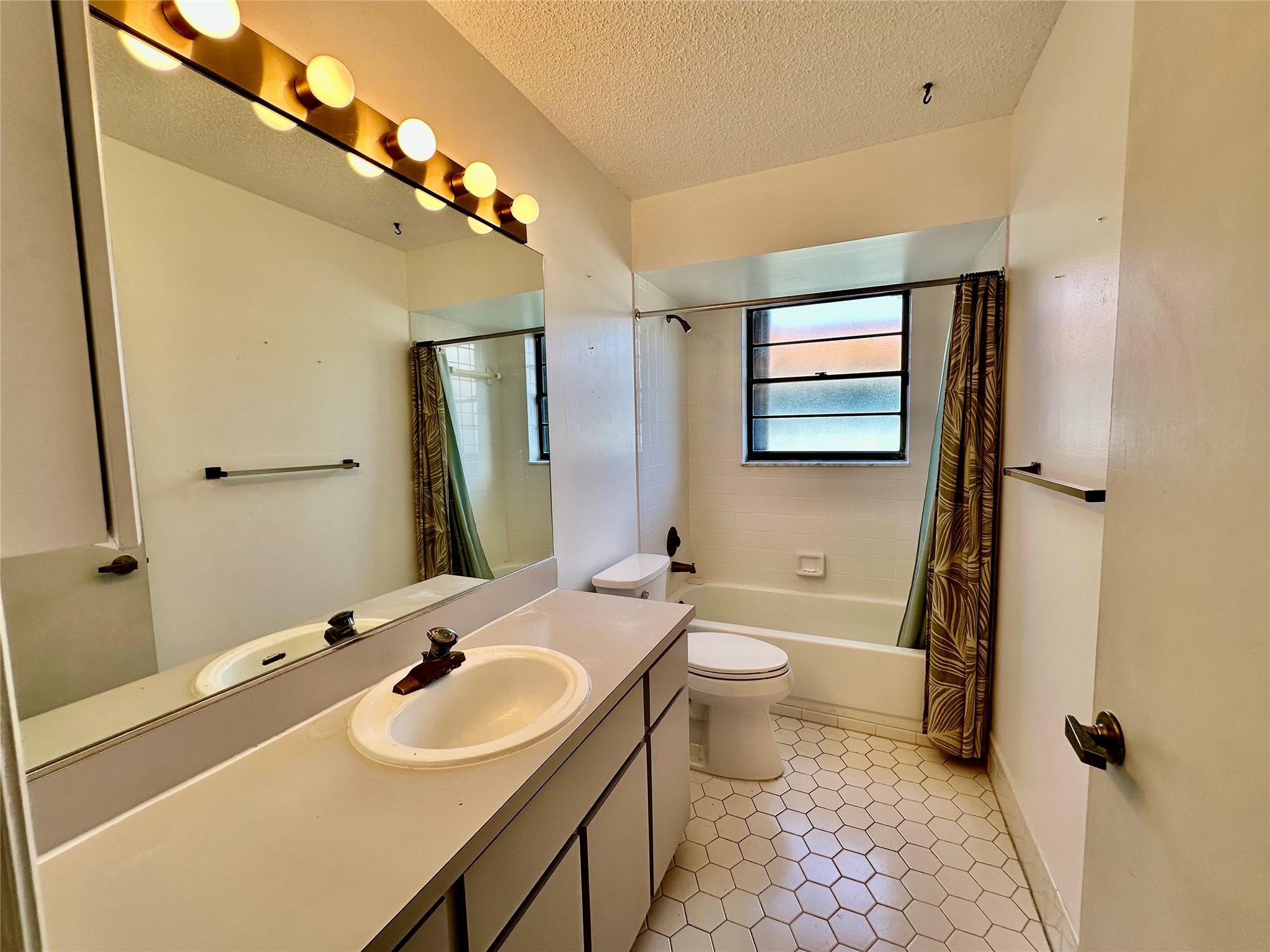 Lakes of Sherbrooke Ph 04 - Residential