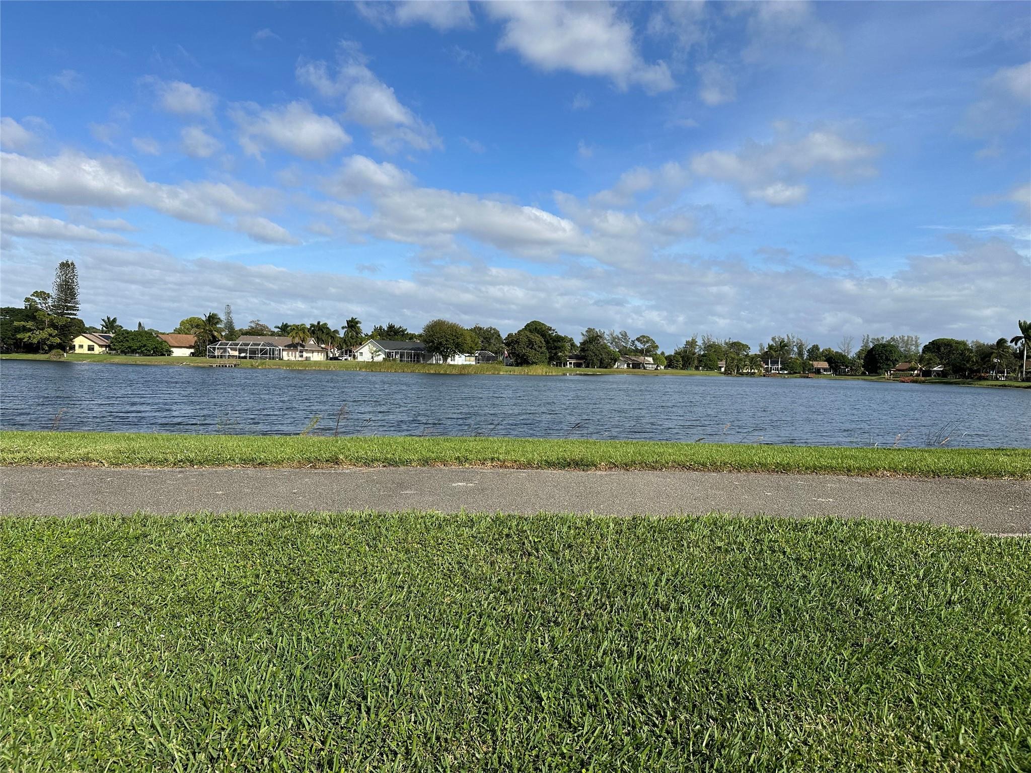 Lakes of Sherbrooke Ph 04 - Residential