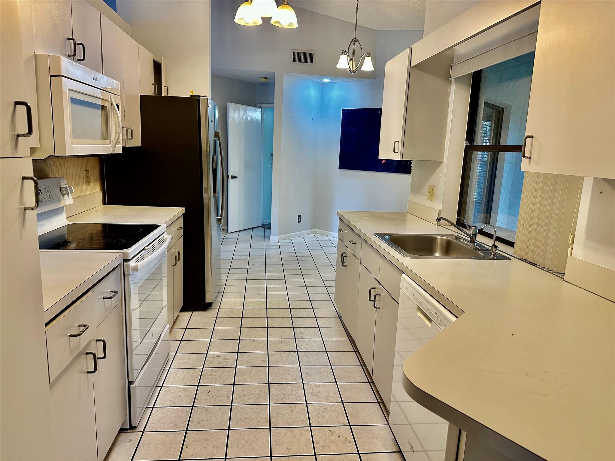 Lakes of Sherbrooke Ph 04 - Residential