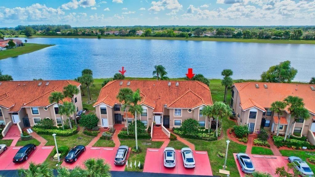 10890 Lakemore Lane Unit 201