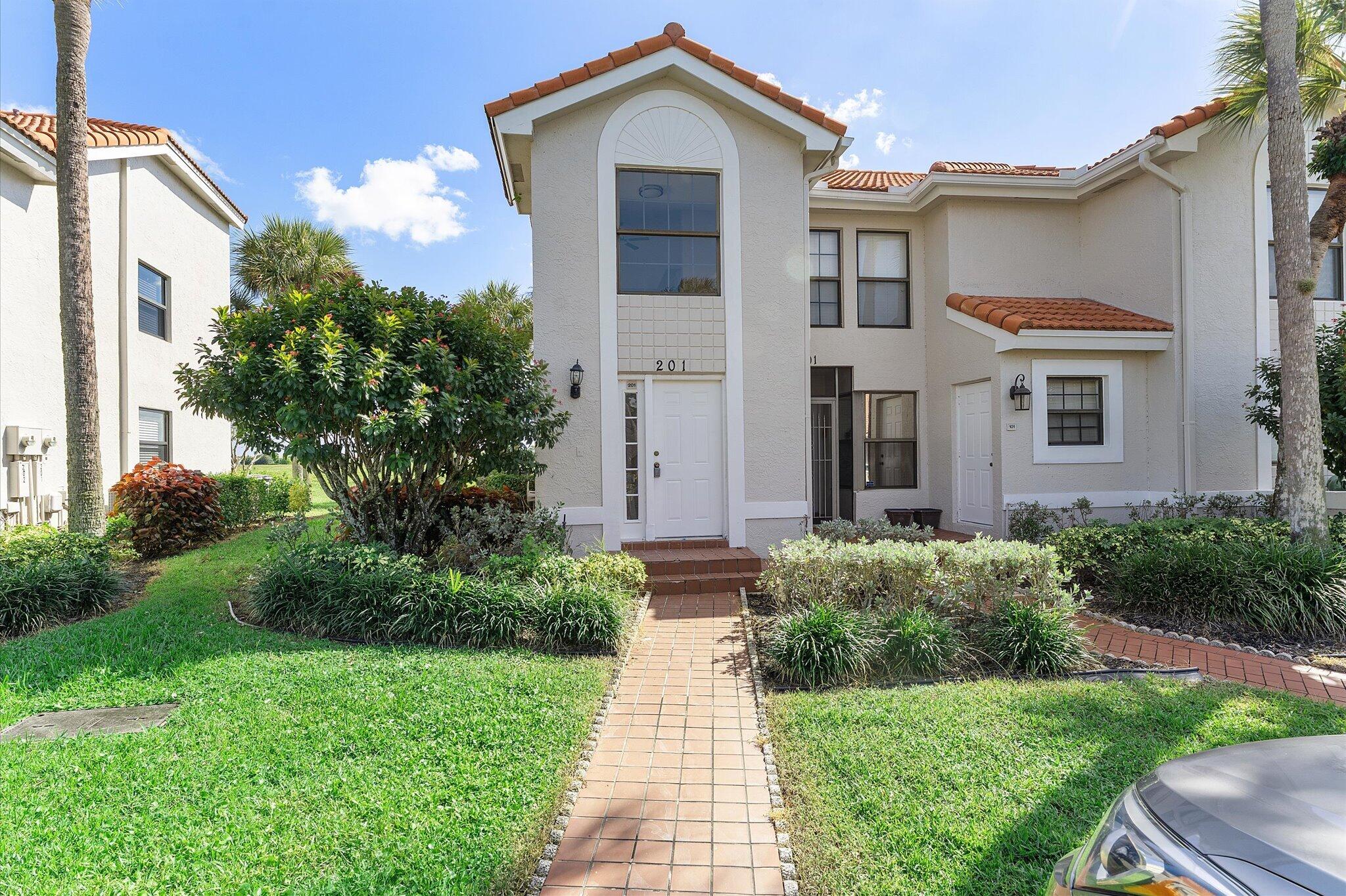 10890 Lakemore Lane Unit 201
