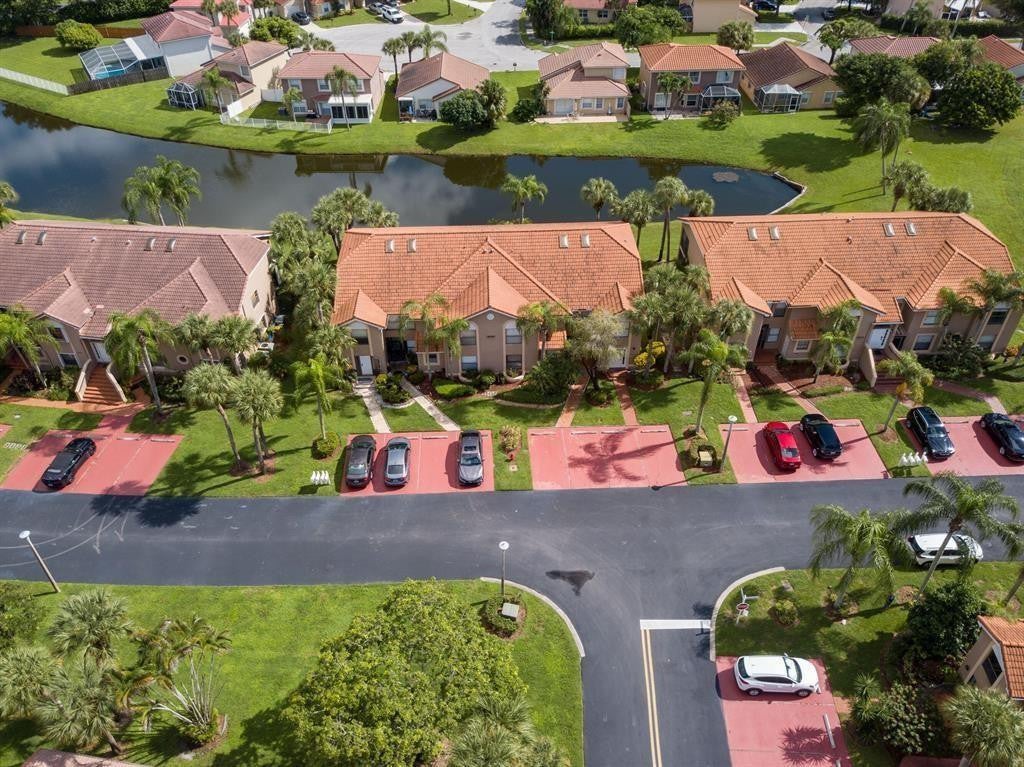 10890 Lakemore Lane Unit 201