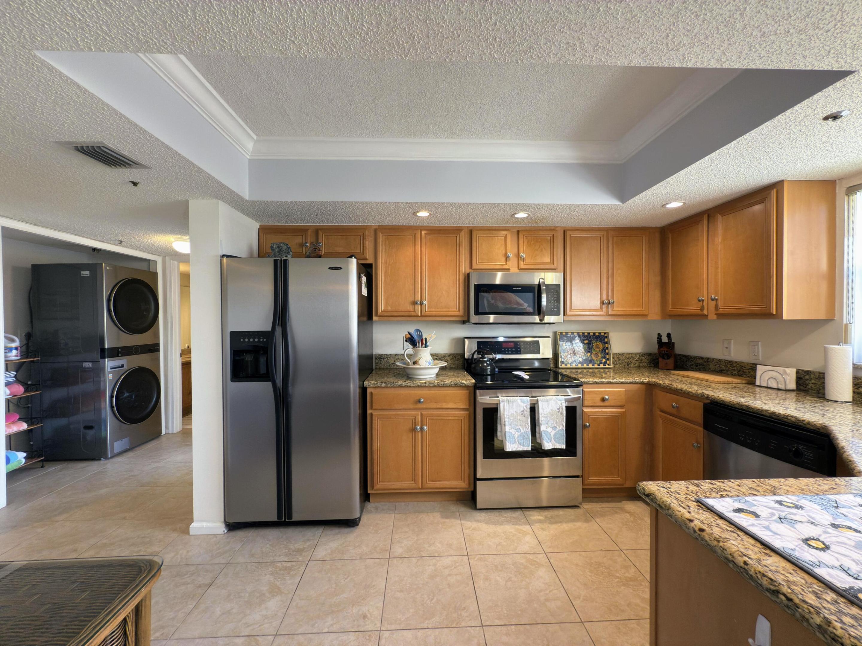 UNO LAGO 7 CONDO - Residential Lease