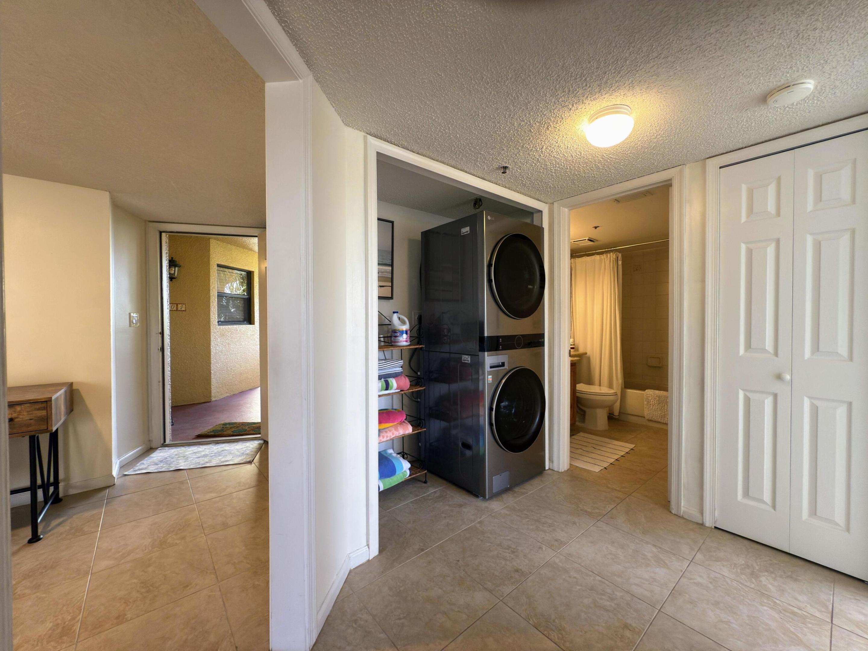 UNO LAGO 7 CONDO - Residential Lease