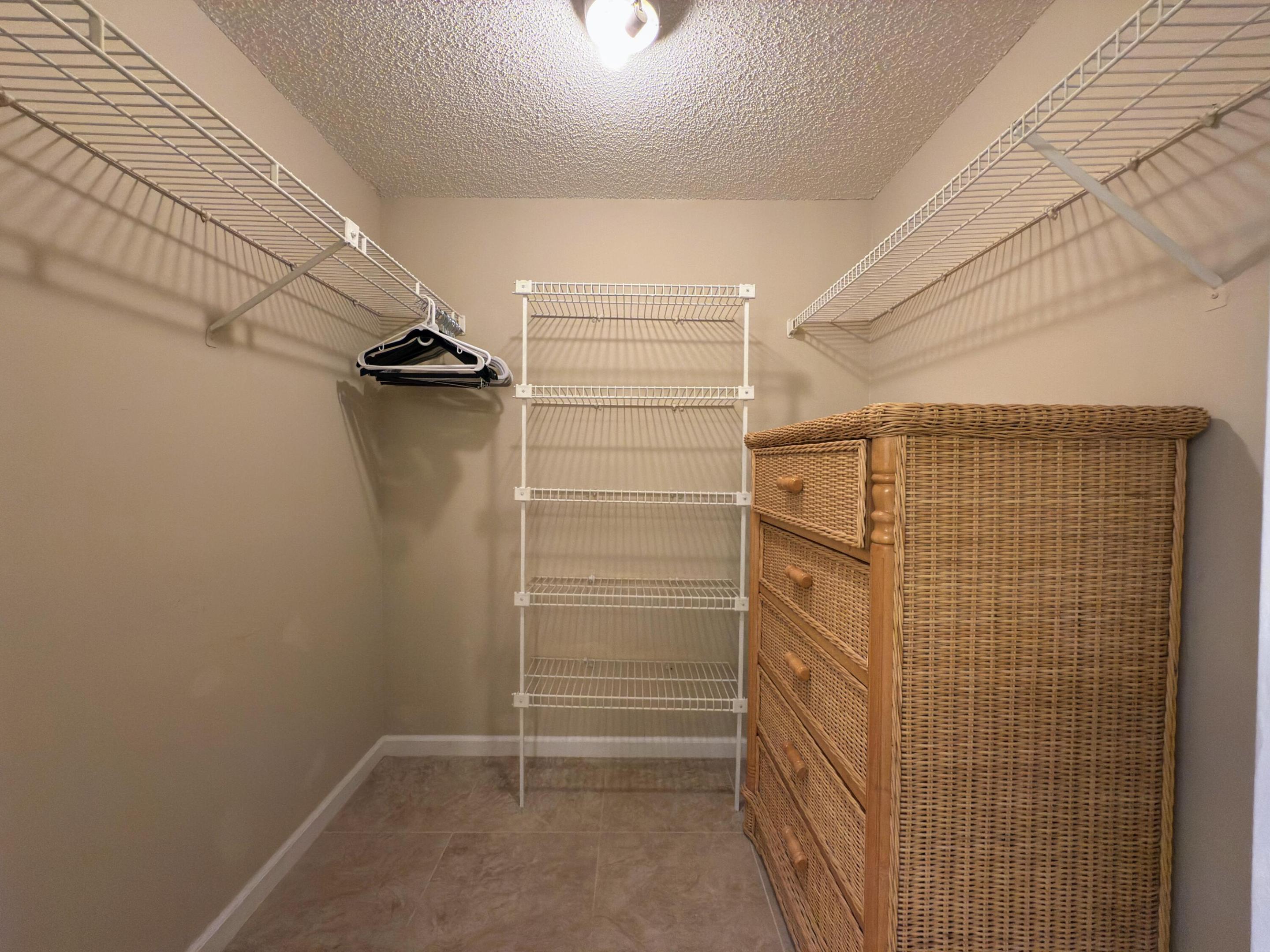 UNO LAGO 7 CONDO - Residential Lease