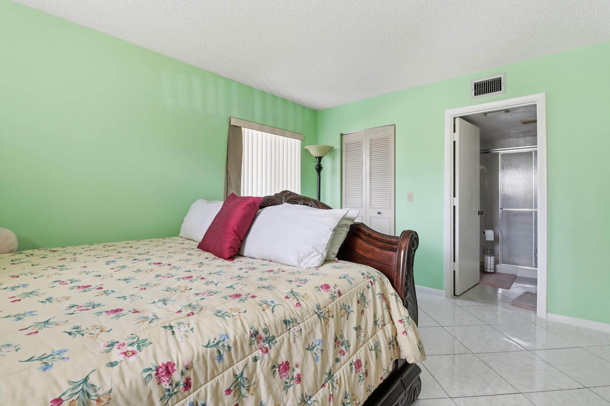 PALM CLUB VILLAGE II COND - Residential