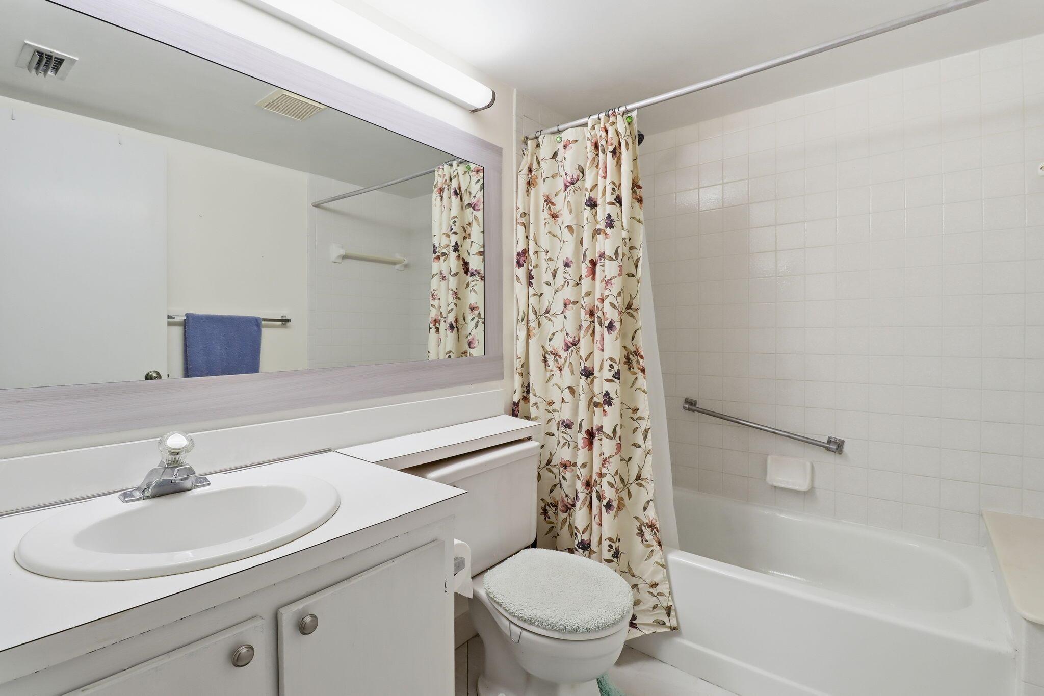 PALM CLUB VILLAGE II COND - Residential