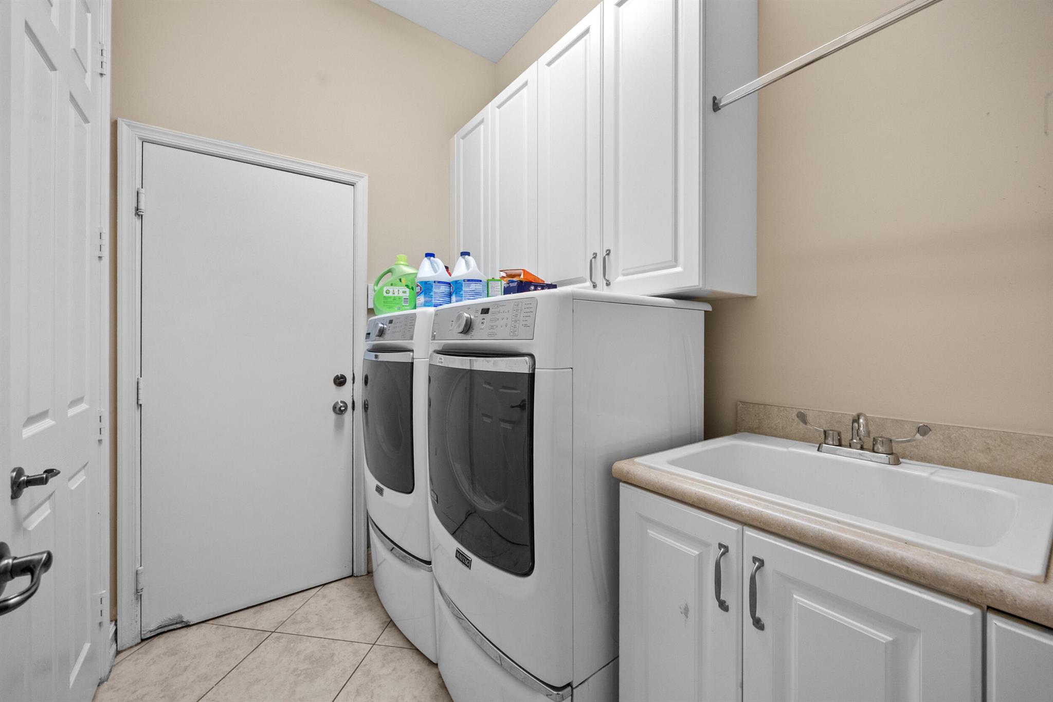 VALENCIA POINTE 1 - Residential