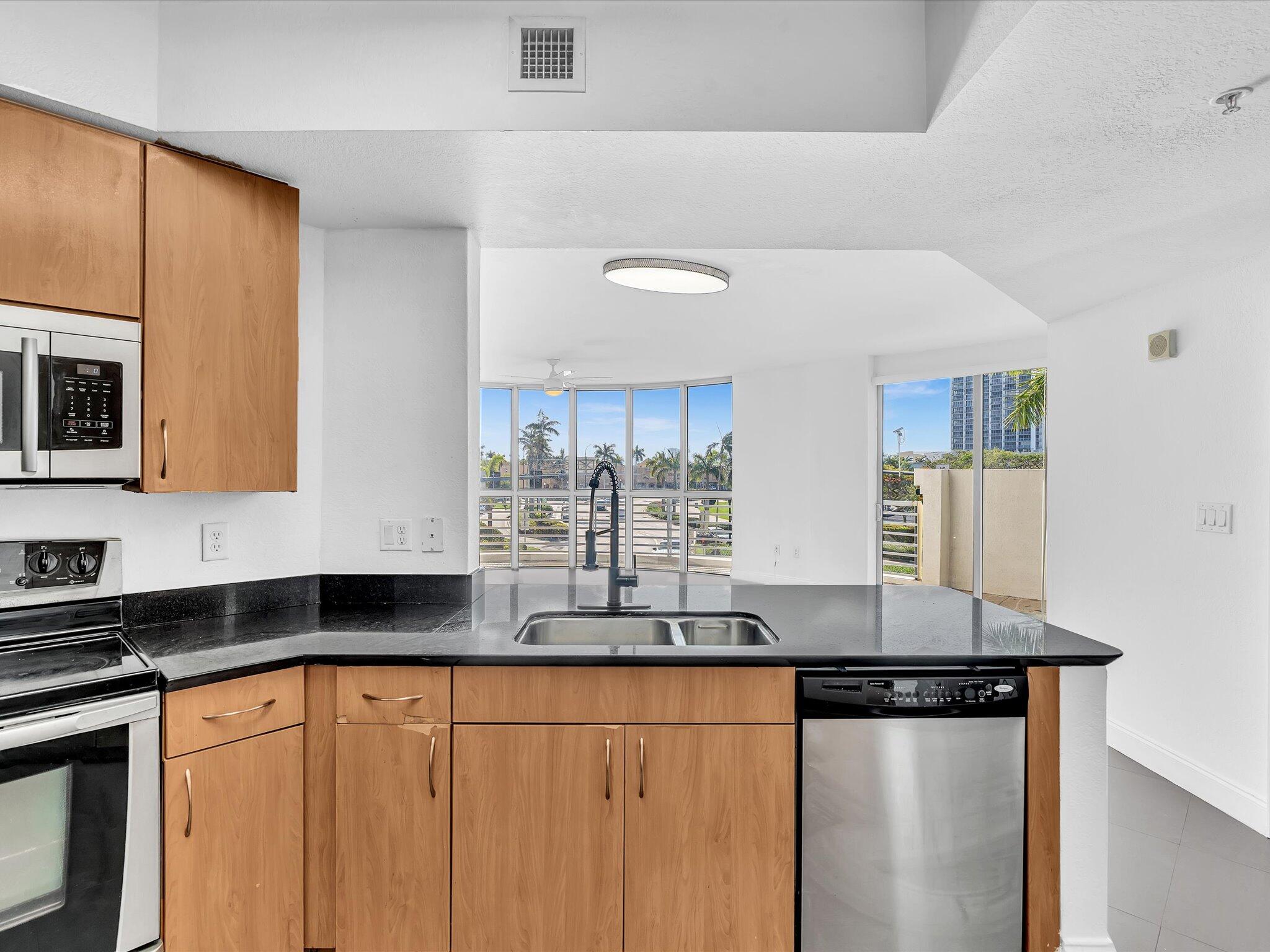 RADIUS CONDO - Residential Lease