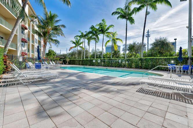 1640 Presidential Way 501, West Palm Beach, FL, 33401/$720,000 2 1640 Presidential Way 501