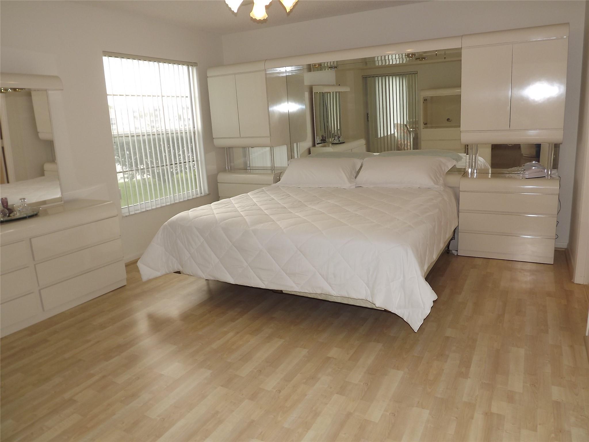 Huntington Pointe - Residential