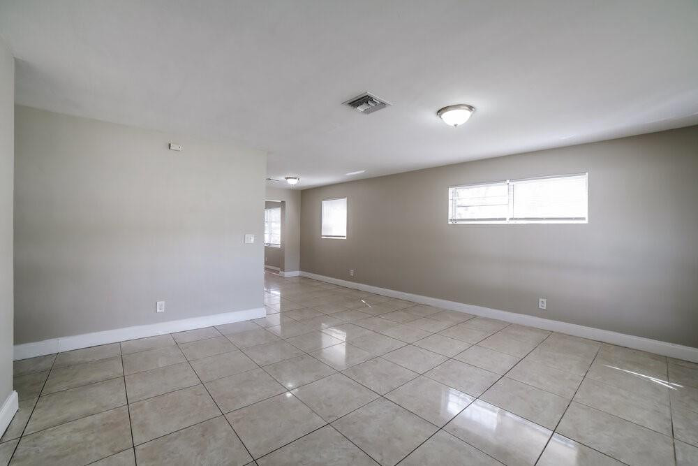 Royal Palms Park 49-8 B - Residential Lease