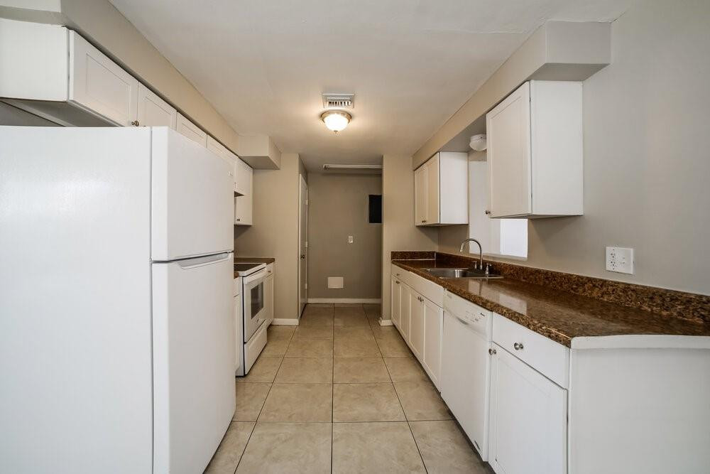 Royal Palms Park 49-8 B - Residential Lease